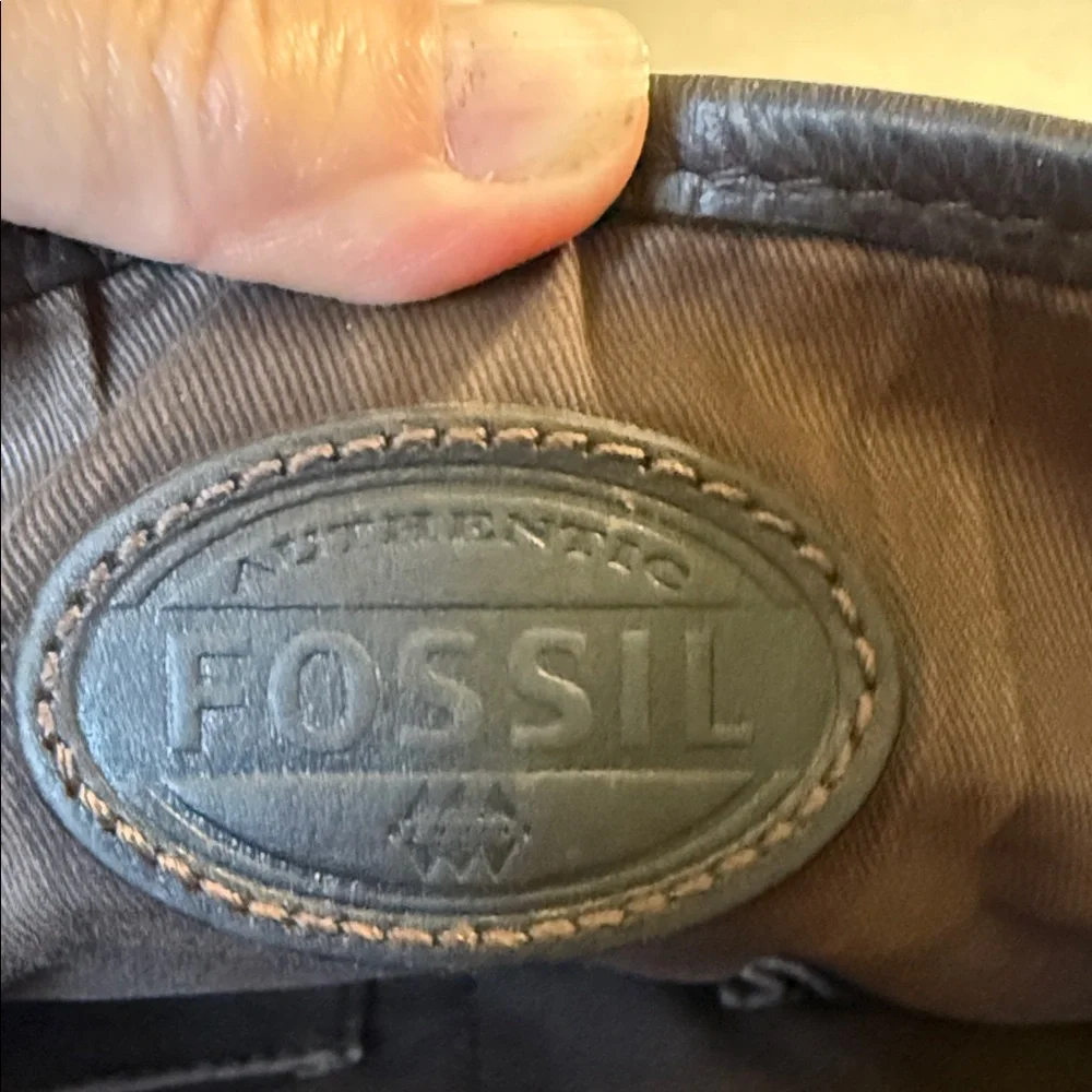 Fossil Brown Leather Vintage Messenger Bag with Dark Trim